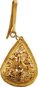 图1 明永乐七年飞雀享云纹金霞帔坠子