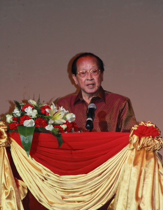 河南博物院华夏古乐团在金边奏响“中国新年音乐会”.jpg