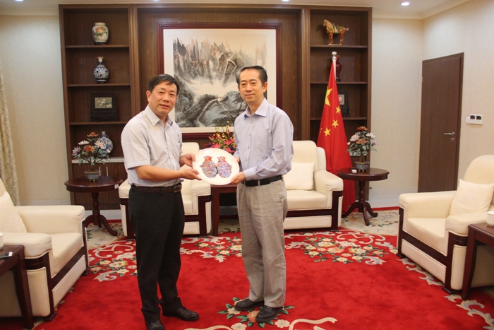 河南博物院院长田凯一行赴中国驻柬埔寨大使馆座谈交流.jpg