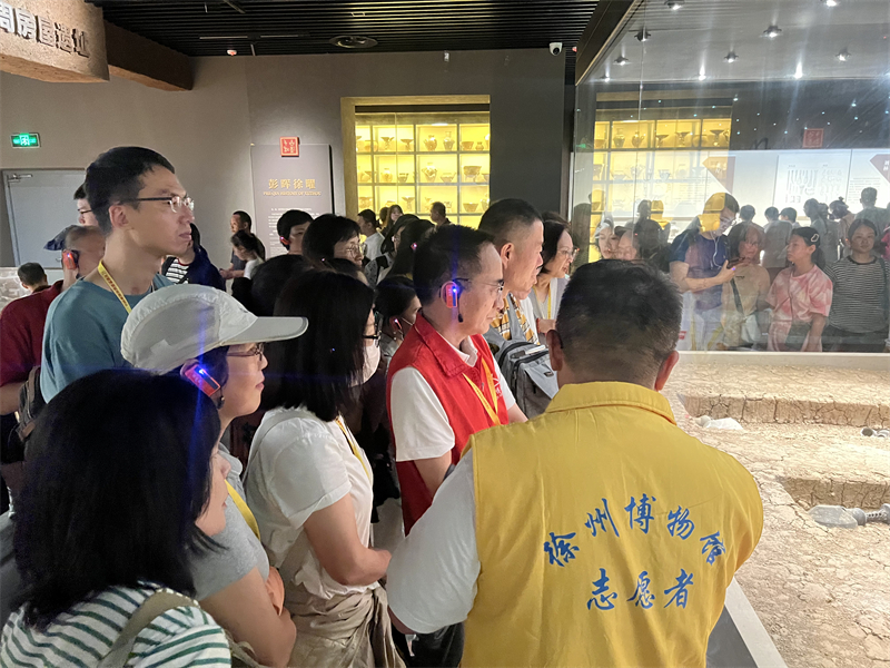 徐州博物馆志愿者为我院志愿者讲解学习.jpg