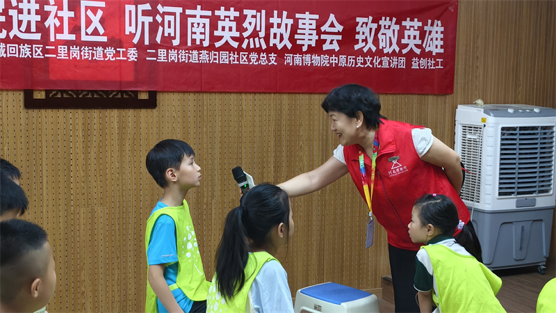 孩子们积极回答问题.jpg