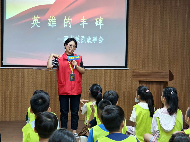 志愿者王亚斐宣讲吴焕先“军魂”事迹.jpg