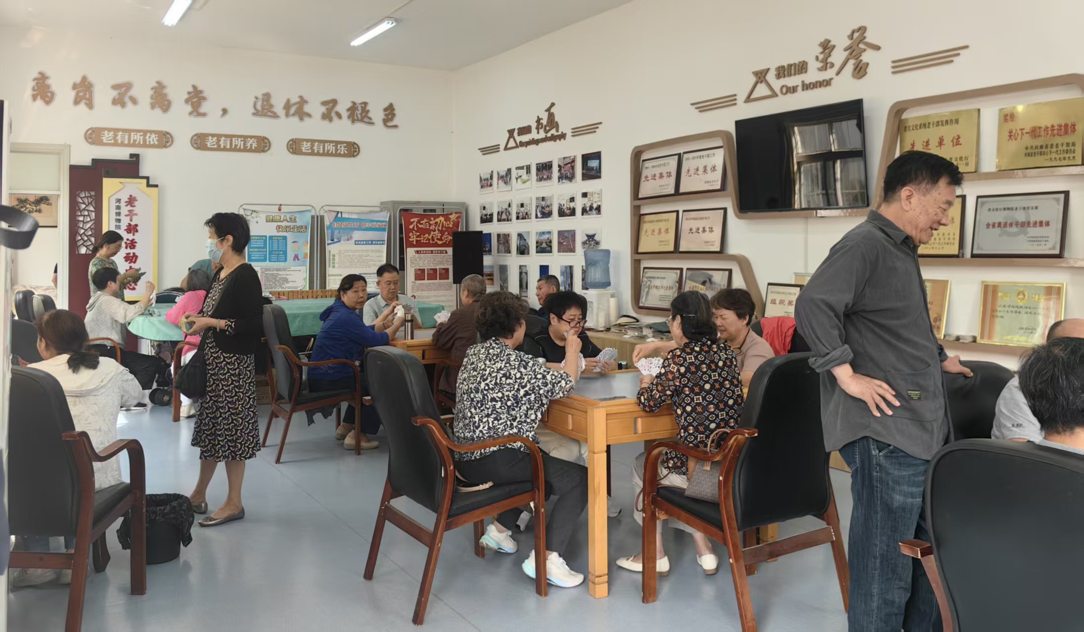 比赛现场气氛温馨又紧张.jpg