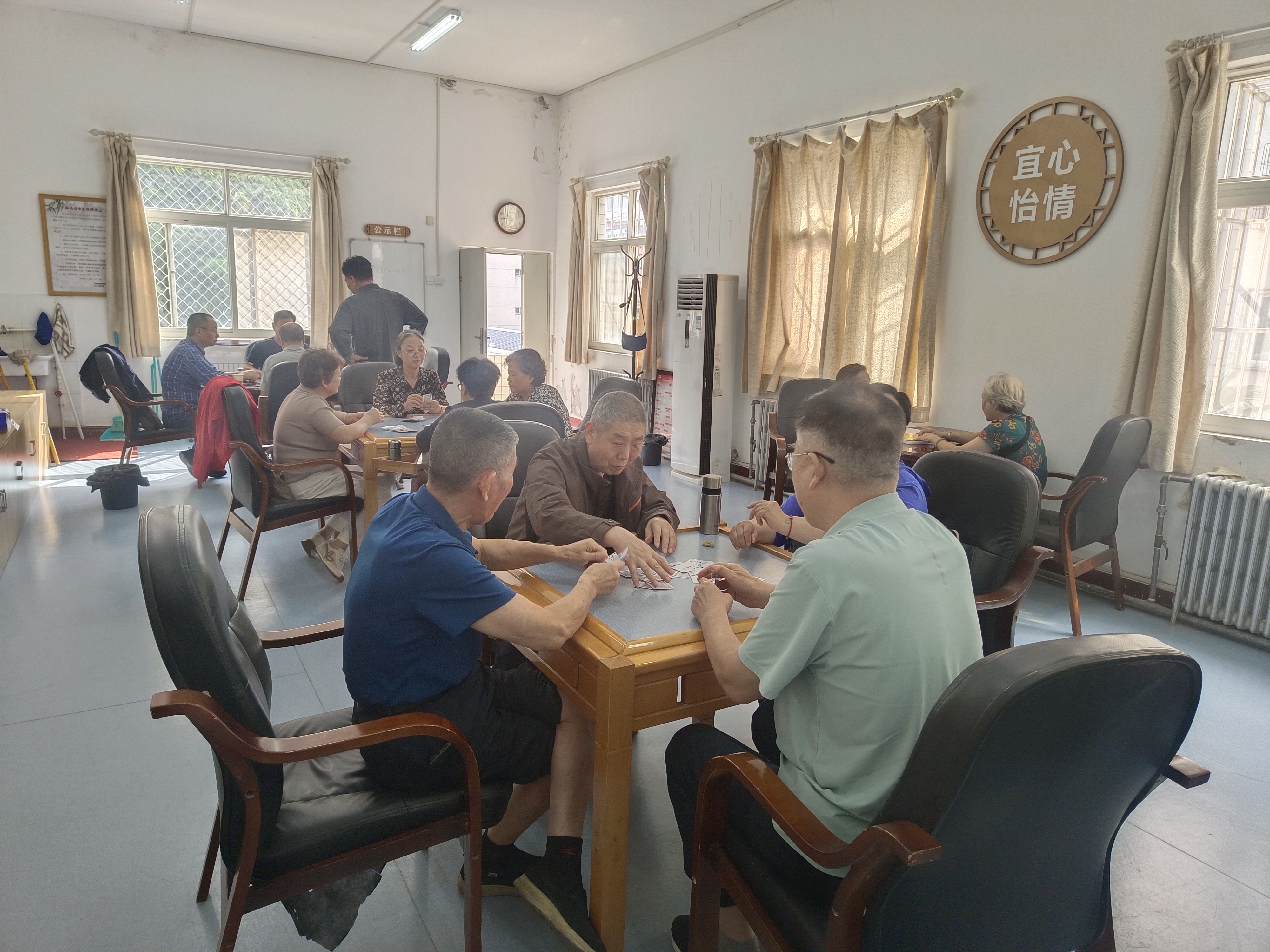凝神思索、默契配合.jpg