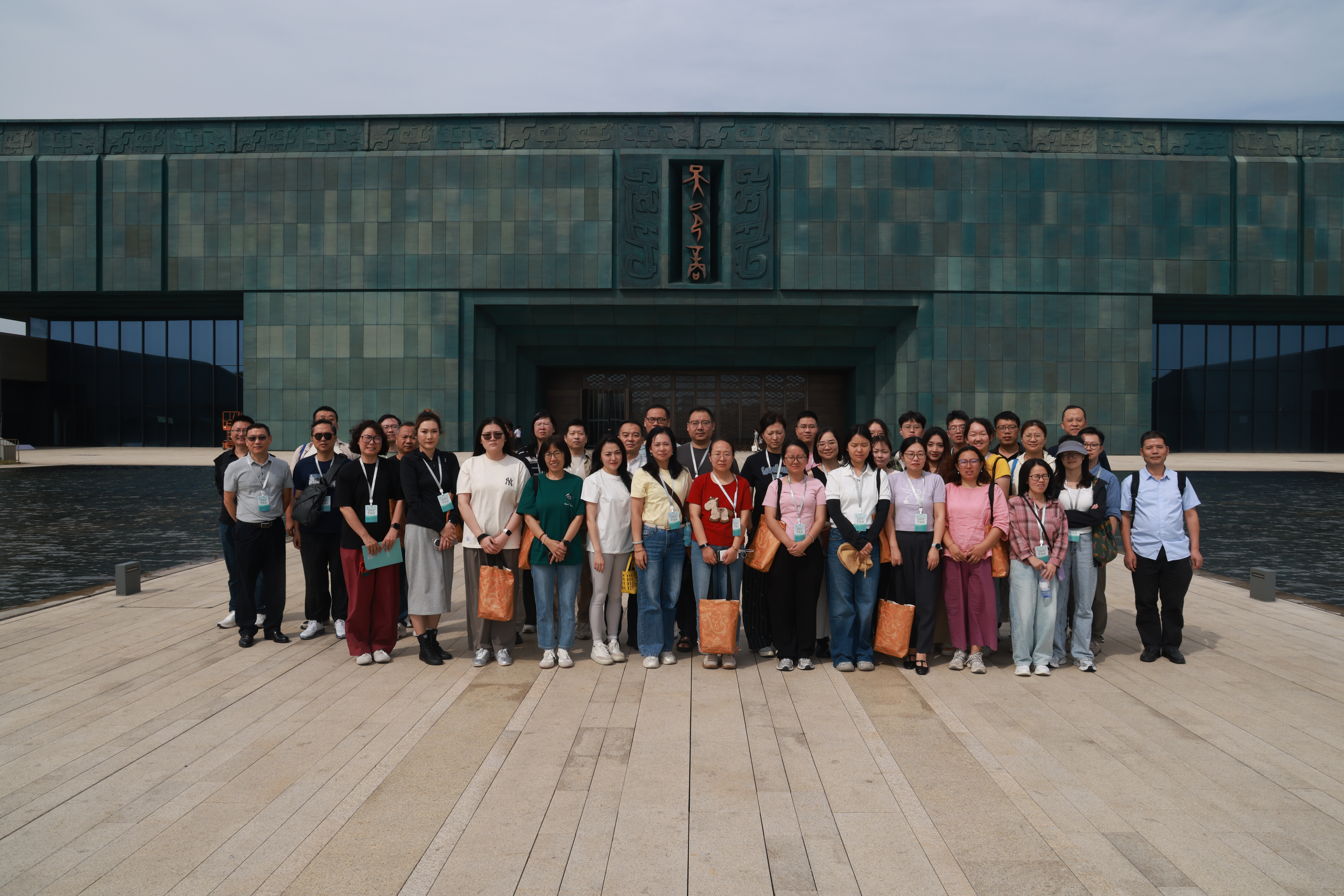 全体学员在殷墟博物馆门前合影微信图片_20260921121525.jpg